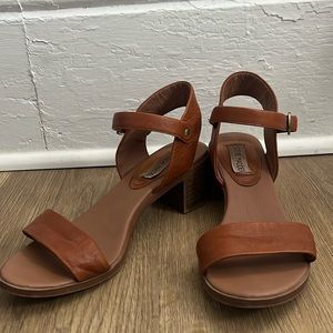 Steve Madden cognac heeled sandals